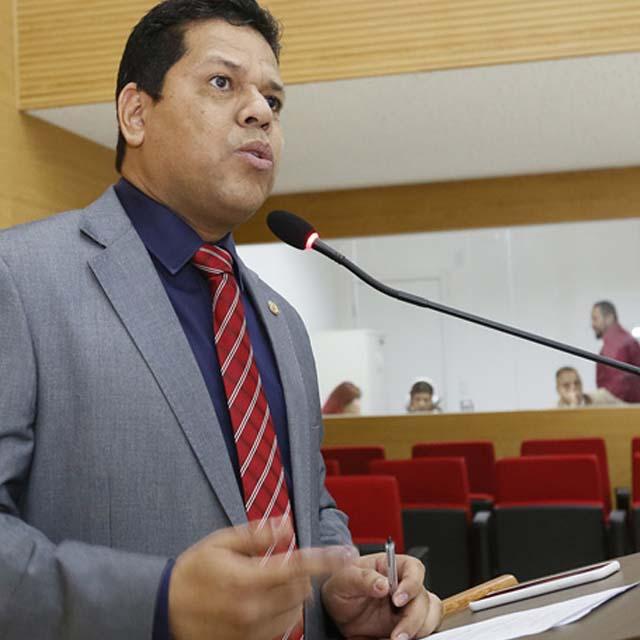 Jair Montes diz que Governo descumpriu Constituição e pede providência contra secretários